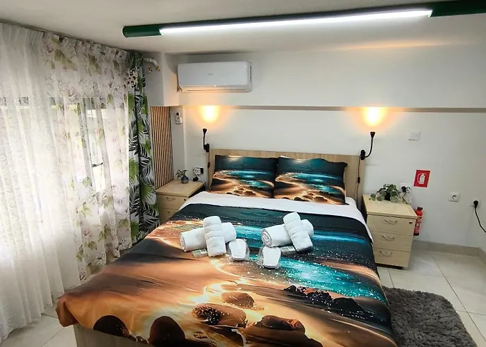 Emerald Designhome Near Metro, Tram, 10' Acropolis